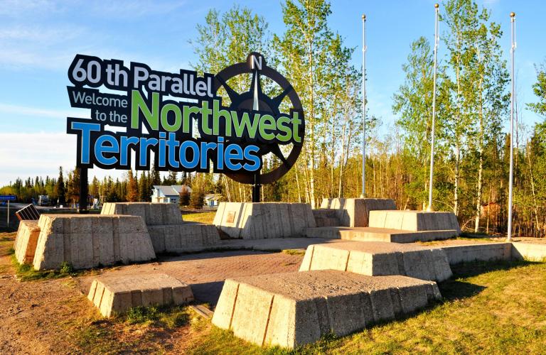 60th parallel park sign