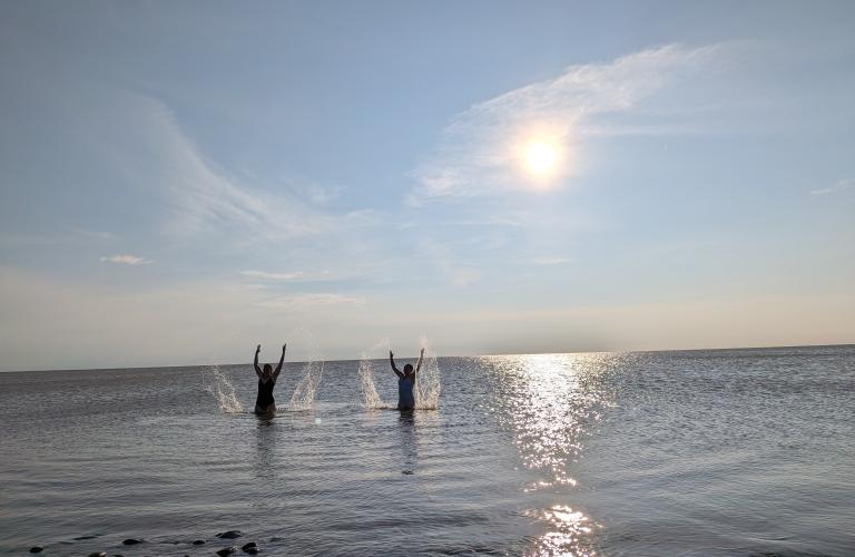 Swimming in the arctic ocean