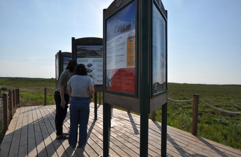Tuk-RoadFromInuvikPINGOSignage